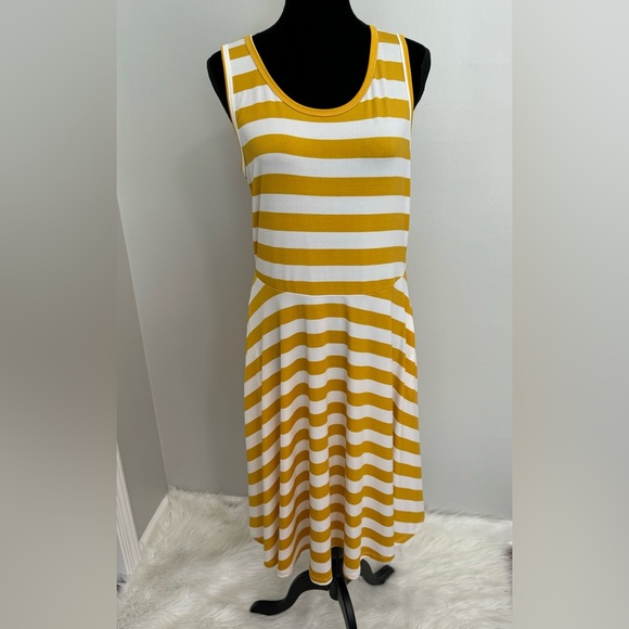 LulaRoe Nicki Dress - Picture 1 of 5